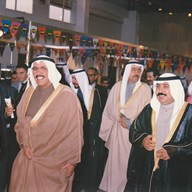 د.فاروق العمر مع راشد الراشد وزير الدولة لشؤون مجلس الوزراء في معرض الكتاب