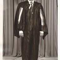 د.فاروق العمر في اول يوم لافتتاح اول جامعة بالكويت عام 1966