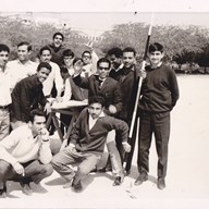 د.فاروق العمر في ثانوية الشويخ مع زملاء الدراسة عام 1966