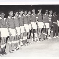 د.فاروق العمر لاعب فريق كرم القدم بثانوية الشويخ 1964