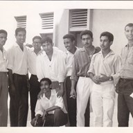 د.فاروق العمر مع زملائه في ثانوية الشويخ 1965